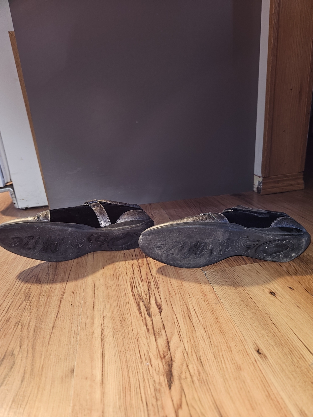 Stuart Weitzman Metallic Silver and Black Crisscross Strap Flats - Picture 4 of 5
